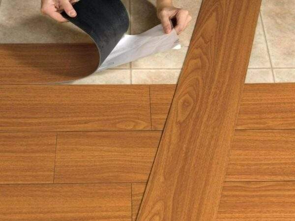 PISO ADHESIVO PVC MODELO MADERA TEXTURIZADA