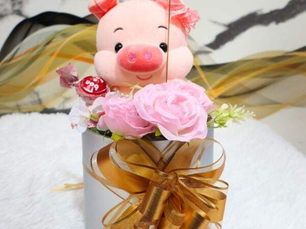 COMBO CERDITO CON FLORES ARTIFICIALES