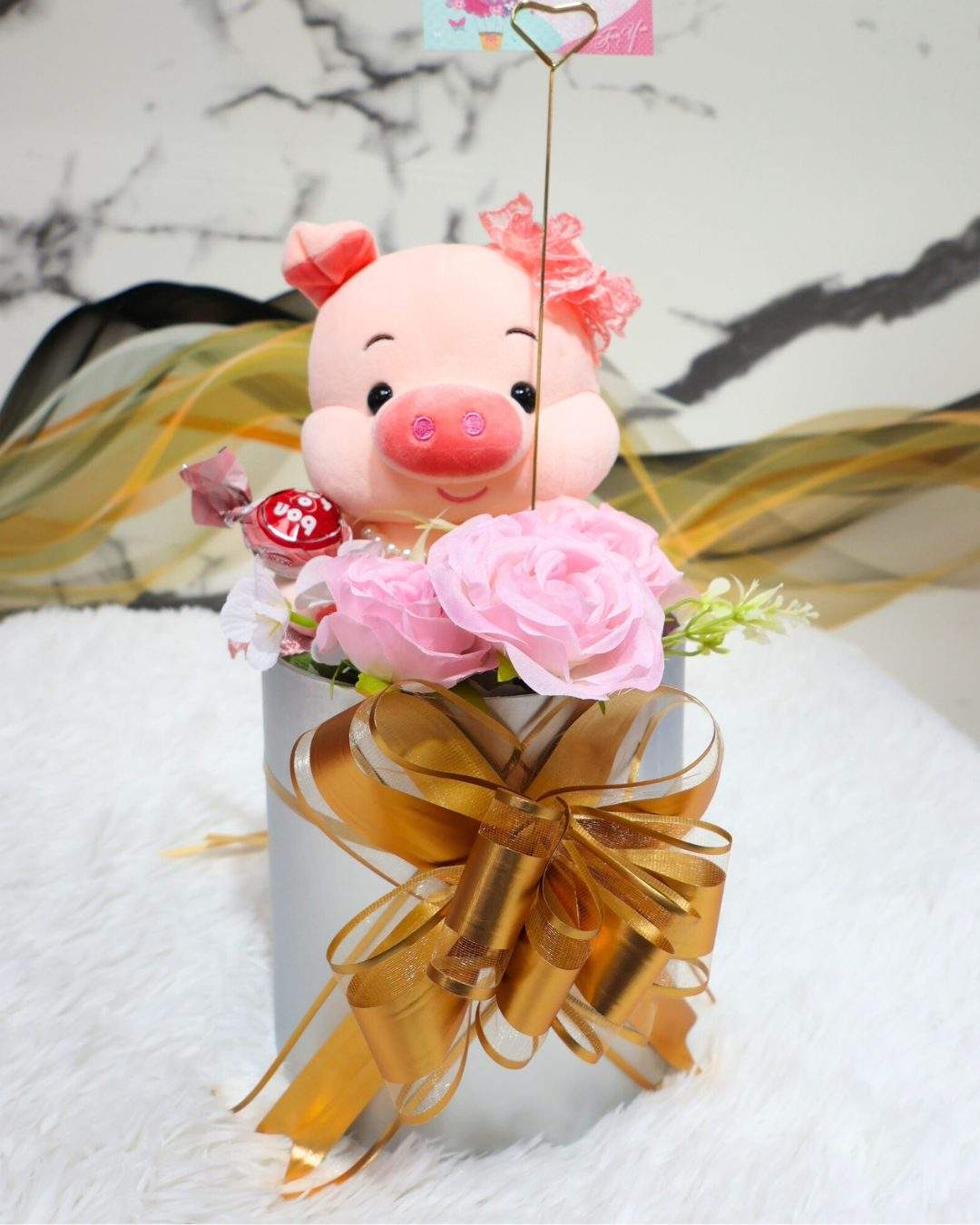 Combo cerdito con flores artificiales COMBO CERDITO CON FLORES ARTIFICIALES - Imagen 1