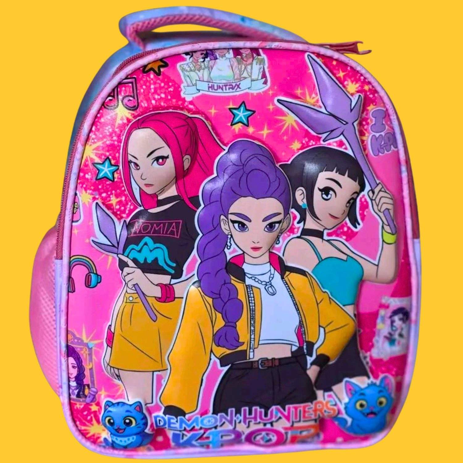 día (29) MOCHILA KPOP CON RELIEVE 3D - Imagen 1