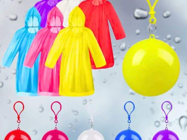 PONCHO DE LLUVIA CON BOLITA 