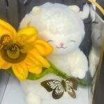 PELUCHE CORDERO CON GIRASOL - Imagen 2