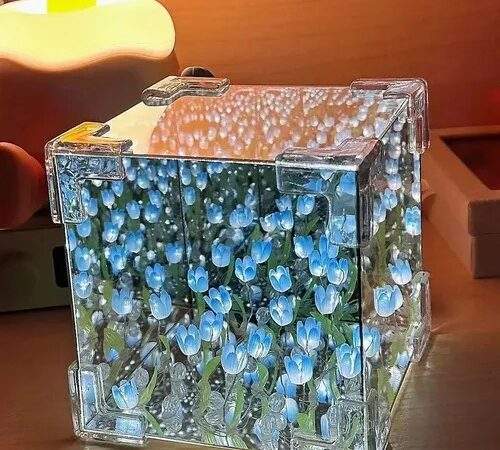 LÁMPARA DE TULIPANES INFINITOS