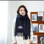 BUFANDA UNISEX COLOR ENTERO ELEGANTE - Imagen 4